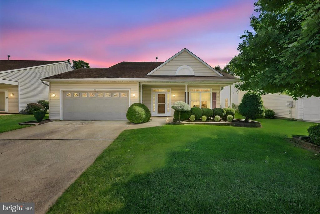 218 WAGON WHEEL LN, Columbus, NJ 08022