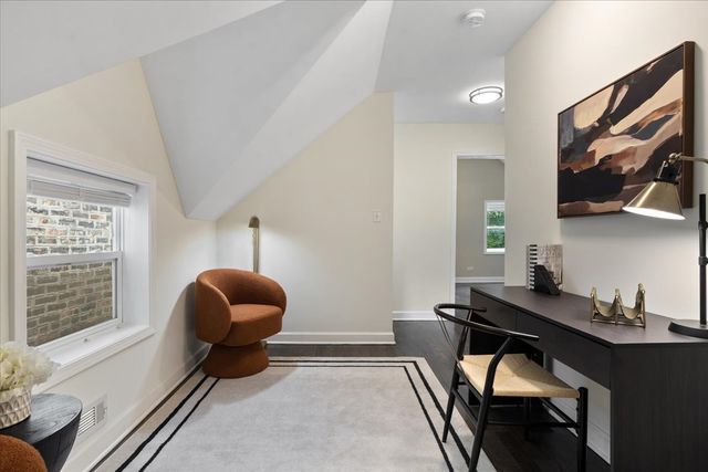 3439 N Paulina Street, Chicago, IL 60657
