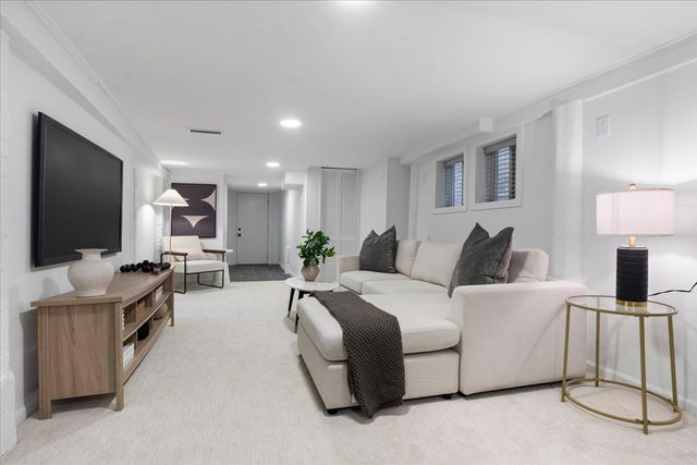 3439 N Paulina Street, Chicago, IL 60657