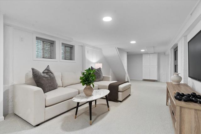 3439 N Paulina Street, Chicago, IL 60657