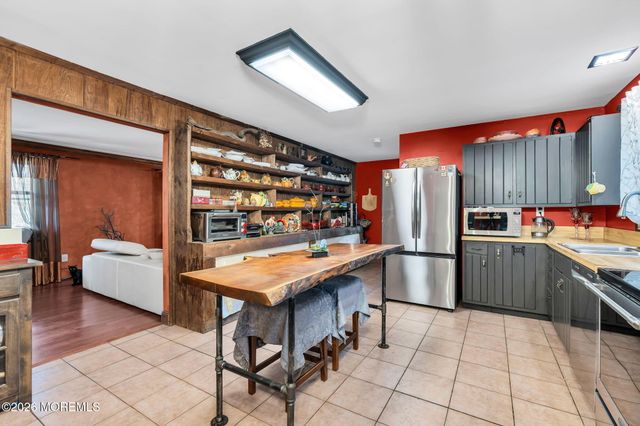 210 Church Street, Belford, NJ 07718
