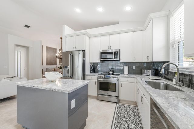 2737 Clipper Circle, West Palm Beach, FL 33411