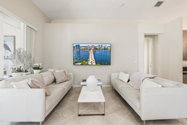 2737 Clipper Circle, West Palm Beach, FL 33411