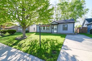 127 S Hawthorne Boulevard, Mundelein, IL 60060