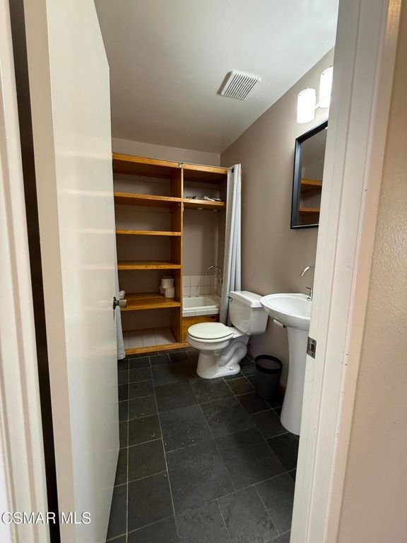 Image 12 of property listing at 15638 Viewridge Lane, Granada Hills, CA 91344