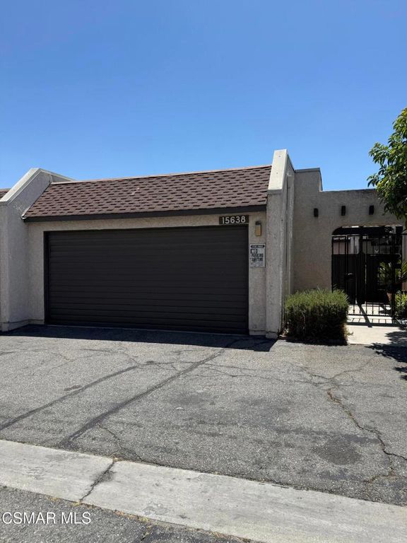 Image 2 of property listing at 15638 Viewridge Lane, Granada Hills, CA 91344