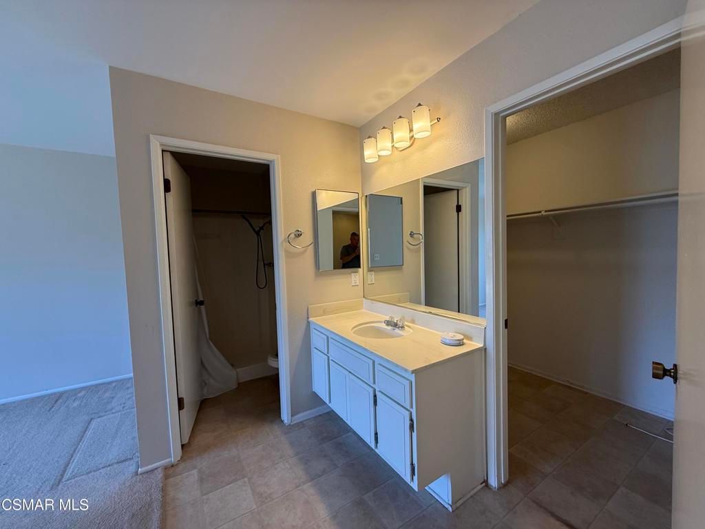 Image 20 of property listing at 15638 Viewridge Lane, Granada Hills, CA 91344