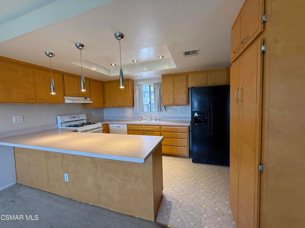 Image 3 of property listing at 15638 Viewridge Lane, Granada Hills, CA 91344
