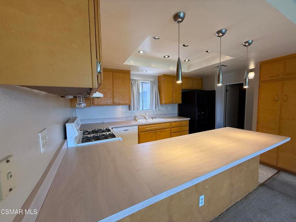 Image 4 of property listing at 15638 Viewridge Lane, Granada Hills, CA 91344