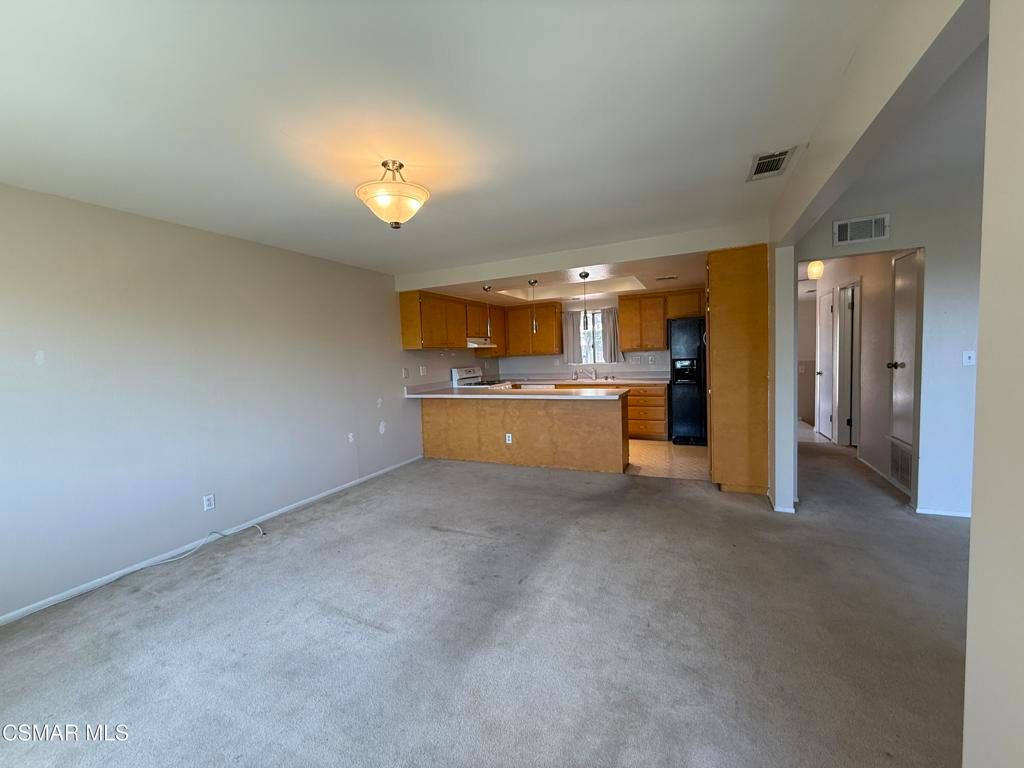 Image 5 of property listing at 15638 Viewridge Lane, Granada Hills, CA 91344