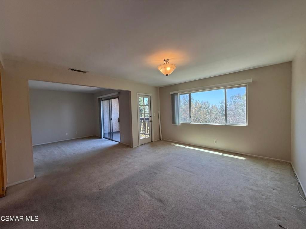 Image 6 of property listing at 15638 Viewridge Lane, Granada Hills, CA 91344