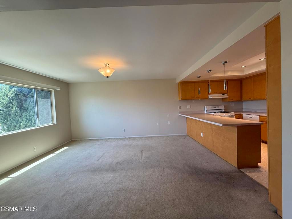 Image 7 of property listing at 15638 Viewridge Lane, Granada Hills, CA 91344