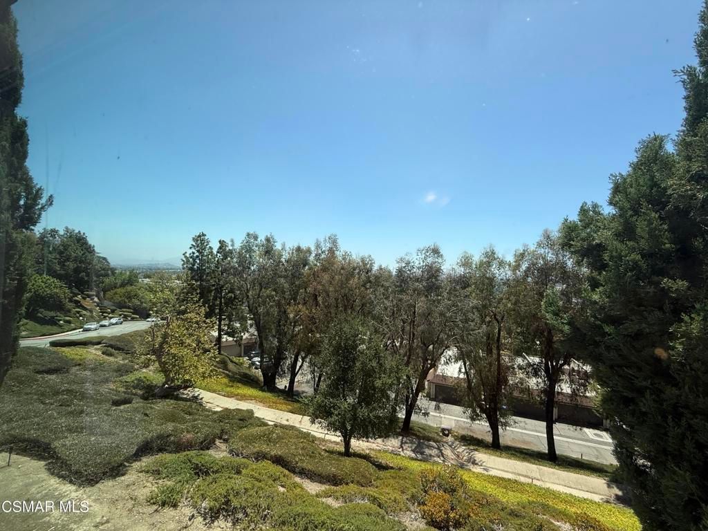 Image 8 of property listing at 15638 Viewridge Lane, Granada Hills, CA 91344