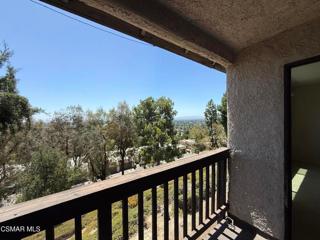 Image 9 of property listing at 15638 Viewridge Lane, Granada Hills, CA 91344