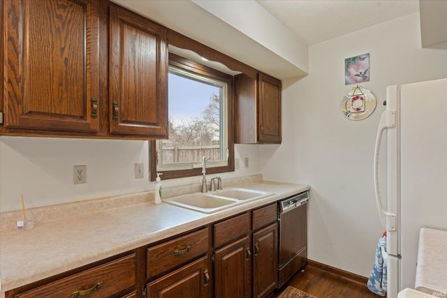 1811 Somersworth Drive, South Bend, IN 46614