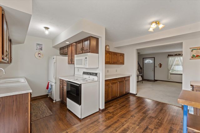 1811 Somersworth Drive, South Bend, IN 46614