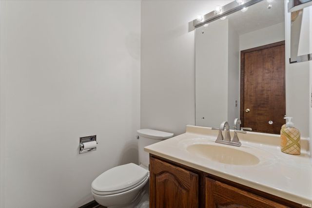 1811 Somersworth Drive, South Bend, IN 46614