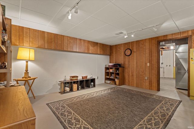 1811 Somersworth Drive, South Bend, IN 46614