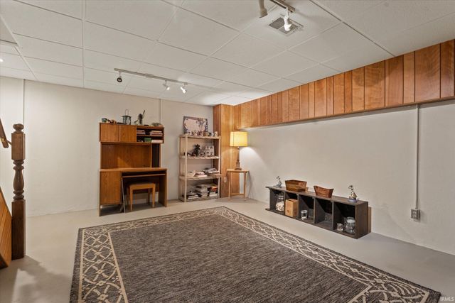 1811 Somersworth Drive, South Bend, IN 46614