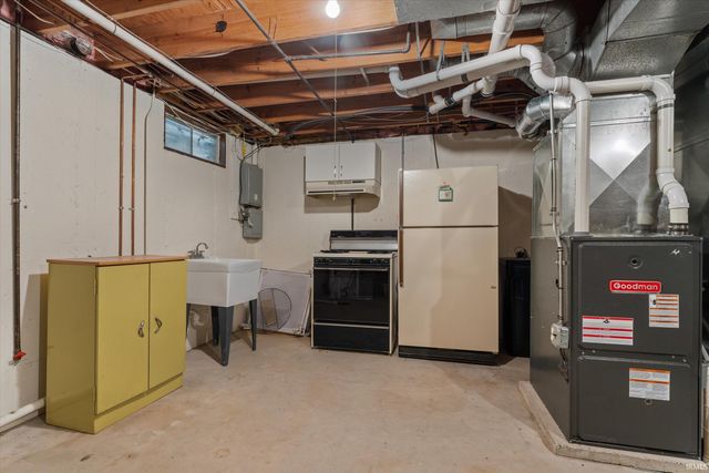 1811 Somersworth Drive, South Bend, IN 46614