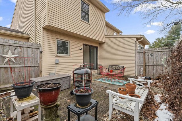 1811 Somersworth Drive, South Bend, IN 46614