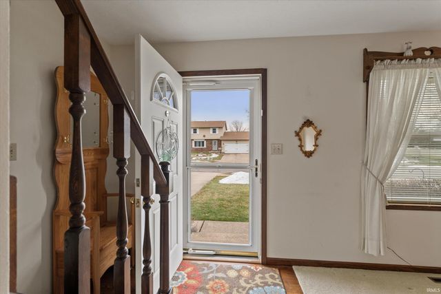 1811 Somersworth Drive, South Bend, IN 46614