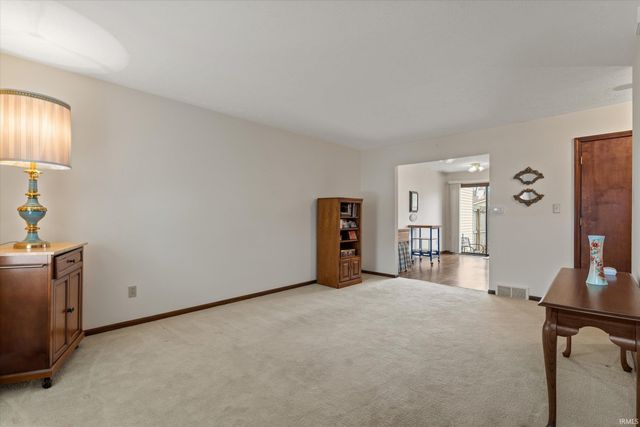 1811 Somersworth Drive, South Bend, IN 46614