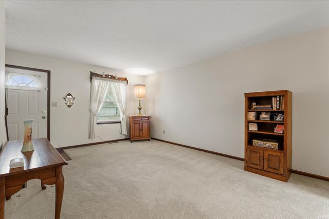 1811 Somersworth Drive, South Bend, IN 46614