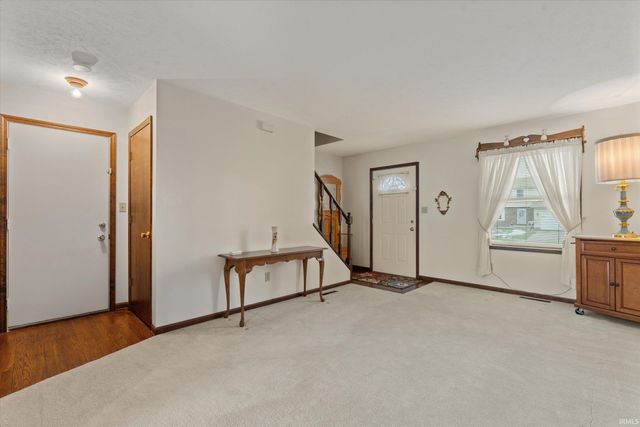 1811 Somersworth Drive, South Bend, IN 46614