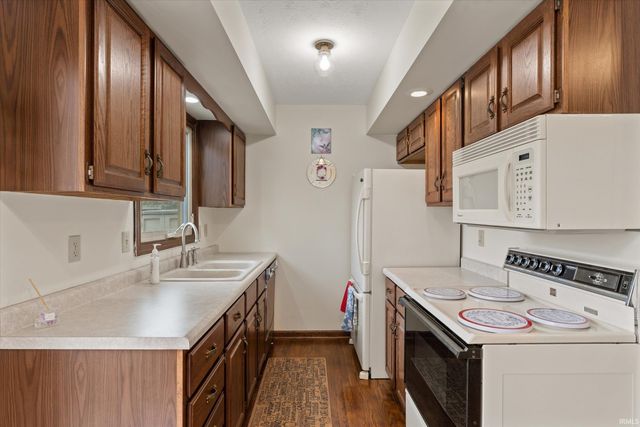 1811 Somersworth Drive, South Bend, IN 46614