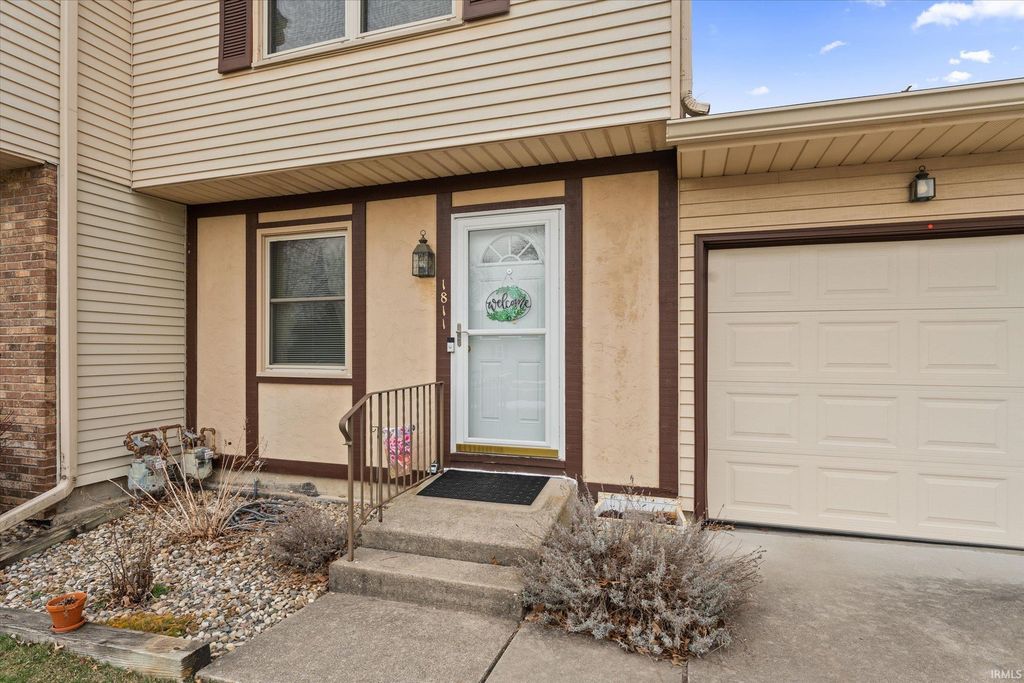 1811 Somersworth Drive, South Bend, IN 46614