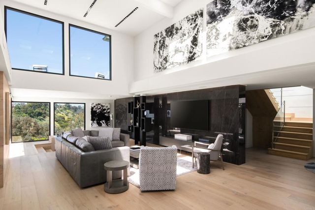 2684 Costebelle Drive, La Jolla, CA 92037