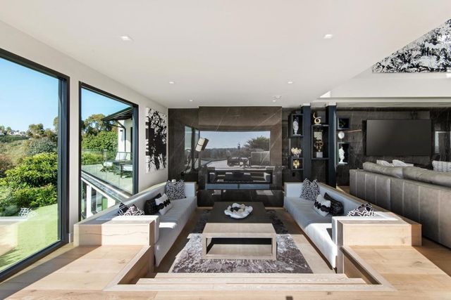 2684 Costebelle Drive, La Jolla, CA 92037