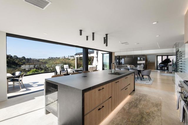 2684 Costebelle Drive, La Jolla, CA 92037