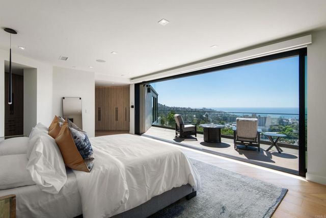 2684 Costebelle Drive, La Jolla, CA 92037