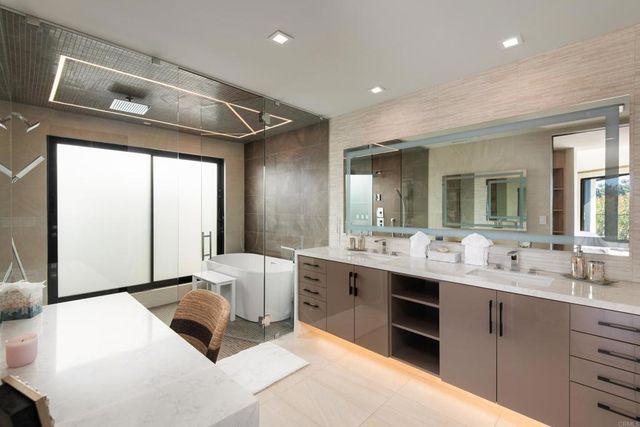 2684 Costebelle Drive, La Jolla, CA 92037