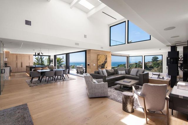 2684 Costebelle Drive, La Jolla, CA 92037