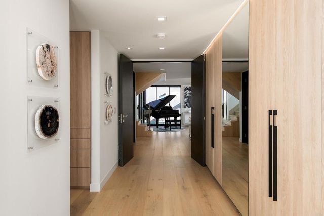 2684 Costebelle Drive, La Jolla, CA 92037