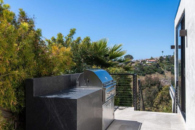 2684 Costebelle Drive, La Jolla, CA 92037