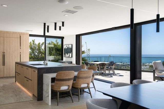 2684 Costebelle Drive, La Jolla, CA 92037