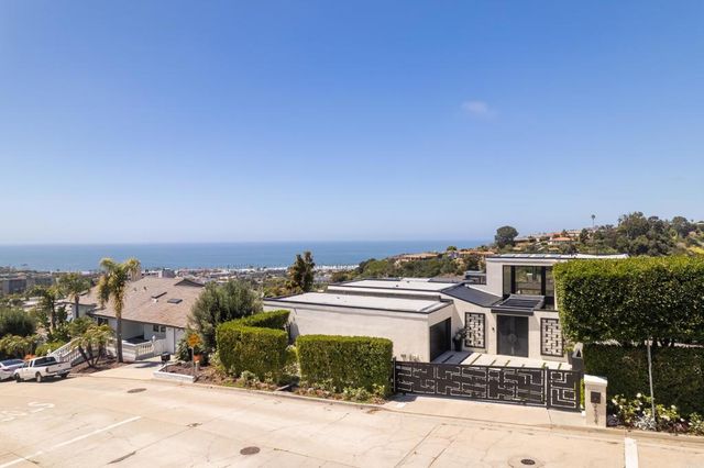2684 Costebelle Drive, La Jolla, CA 92037