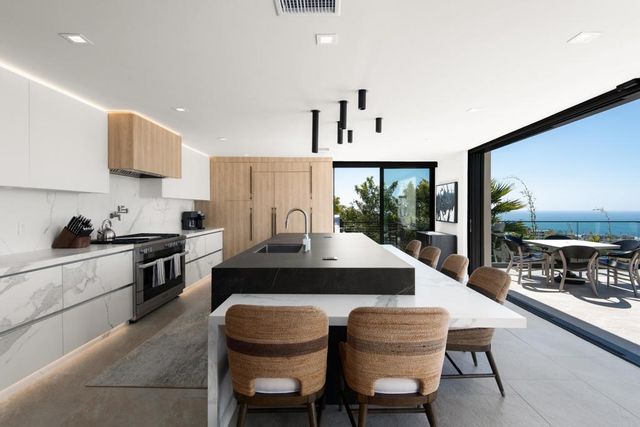 2684 Costebelle Drive, La Jolla, CA 92037