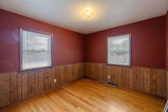 1025 Hoffman Avenue, Des Moines, IA 50316