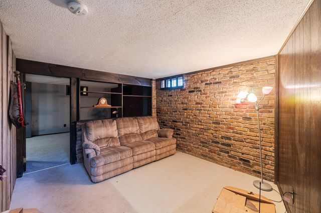 1025 Hoffman Avenue, Des Moines, IA 50316