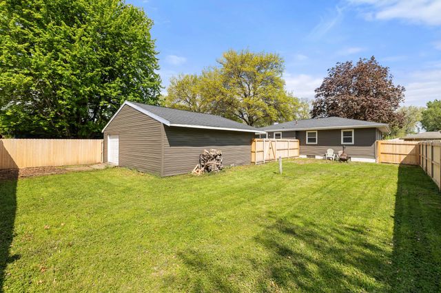 1025 Hoffman Avenue, Des Moines, IA 50316