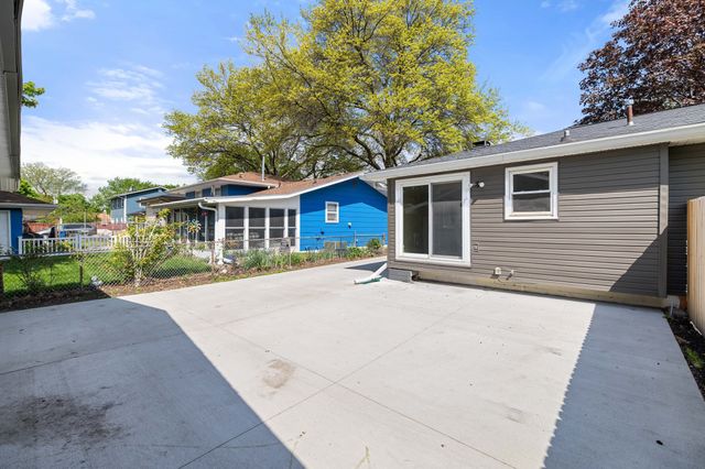 1025 Hoffman Avenue, Des Moines, IA 50316