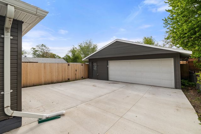 1025 Hoffman Avenue, Des Moines, IA 50316