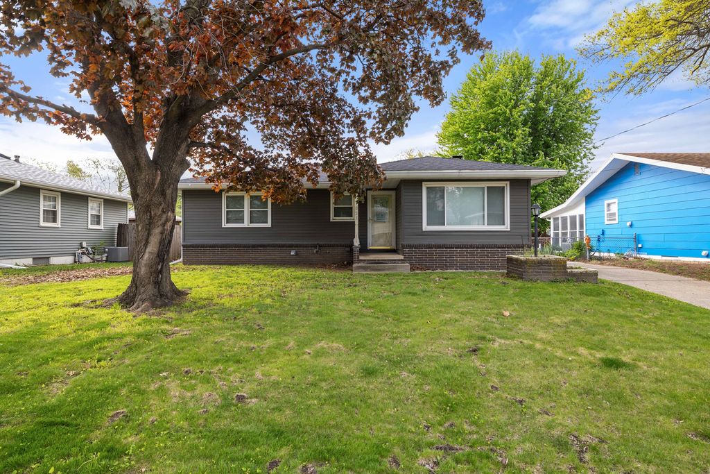 1025 Hoffman Avenue, Des Moines, IA 50316