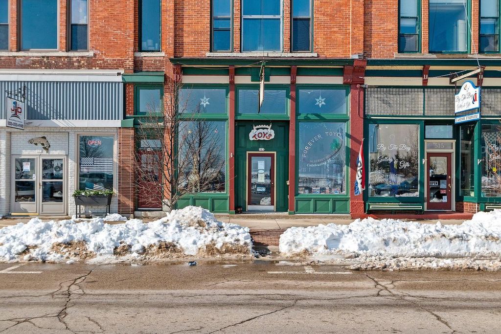 511 1st STREET, Menominee, MI 49858