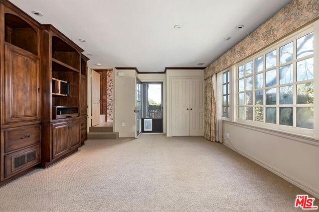 201 Tavistock Avenue, Los Angeles, CA 90049